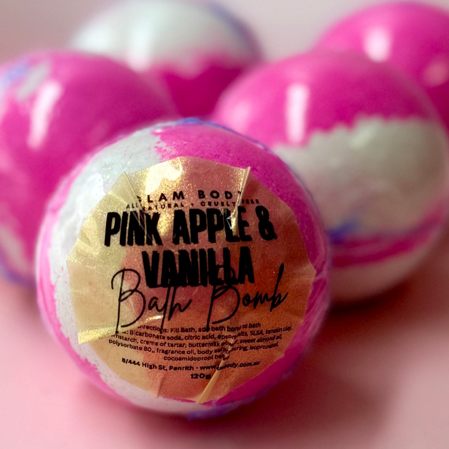 PINK APPLE & VANILLA BATH BOMB - Glam Body