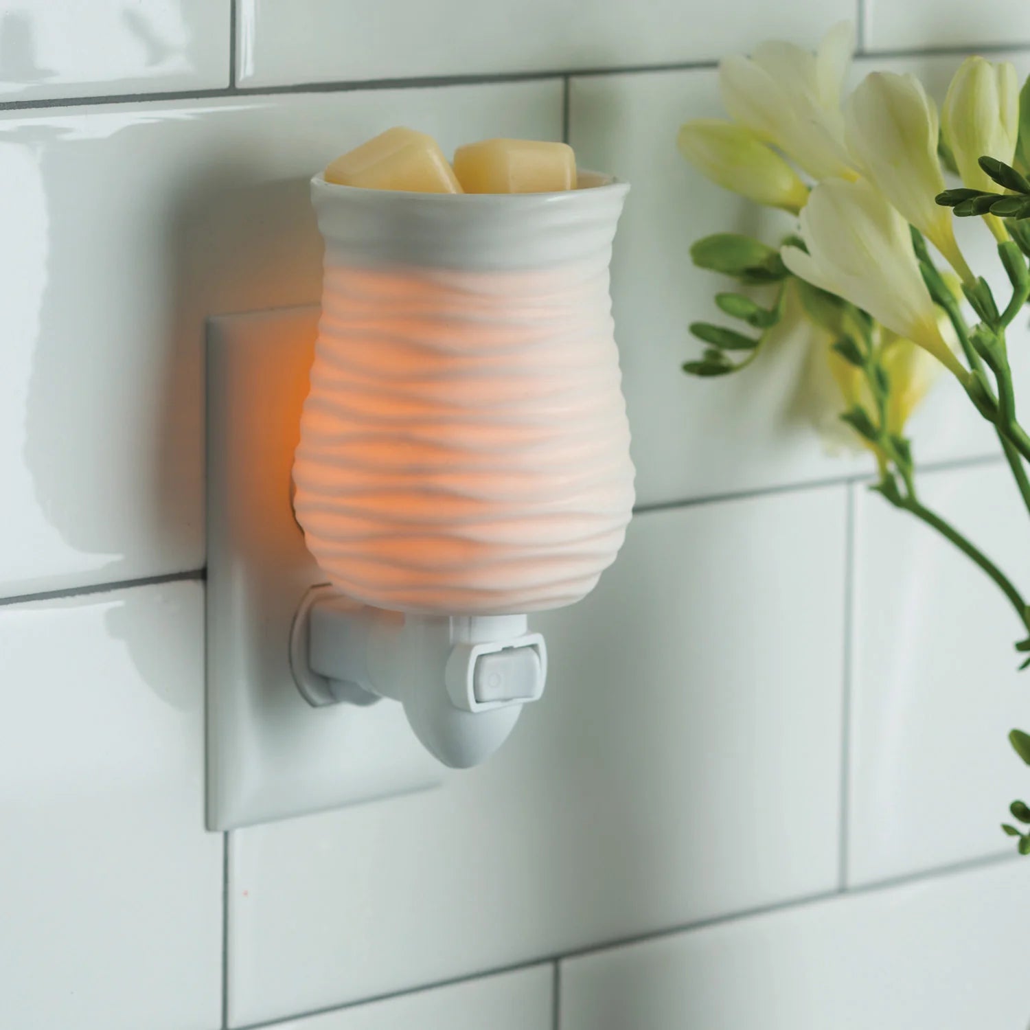 Harmony Plug-In Wax Melt Burner – Soft Glow for Small Spaces
